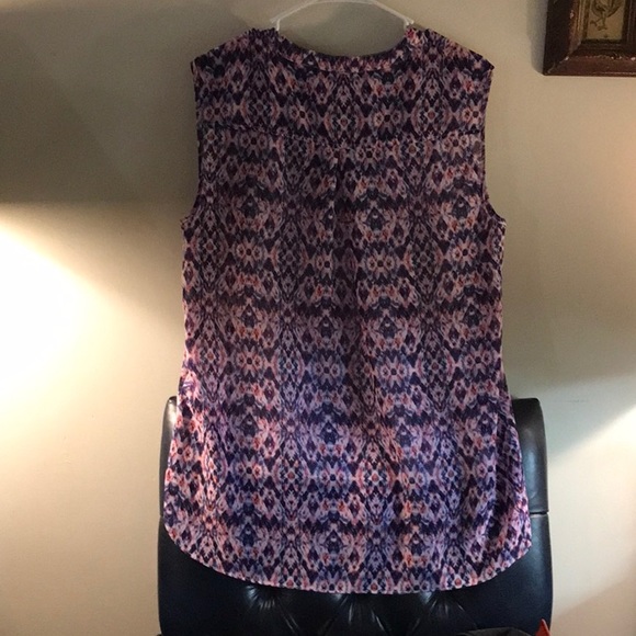 Made by a.n.a. Pretty navy blue and burgundy top. - Picture 4 of 7